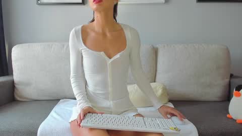 Snapshot of bella_hot77 chatting on February 2025 08:42:01 AM Anna online show from February 2025 08:42:01 AM