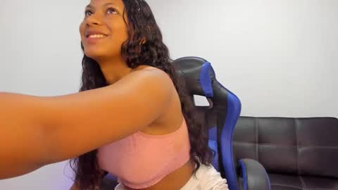 Snapshot of bella_jamez chatting on December 2025 06:15:01 PM Isa online show from December 2025 06:15:01 PM