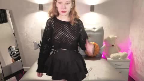 Snapshot of bella_keyt chatting on November 2025 02:02:02 AM Bella online show from November 2025 02:02:02 AM