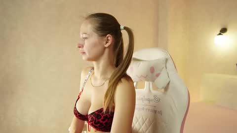 bella_li__ online show from October 2025 01:17:02 AM