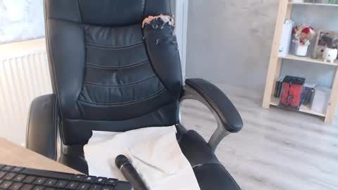 Snapshot of bella_miax chatting on March 2025 10:57:01 AM online show from March 2025 10:57:01 AM