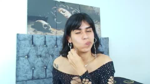 Bella online show from October 2025 11:00:02 PM