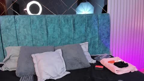 Bella online show from November 2025 03:33:02 PM