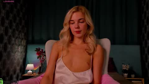 Bella online show from October 2025 12:41:01 AM