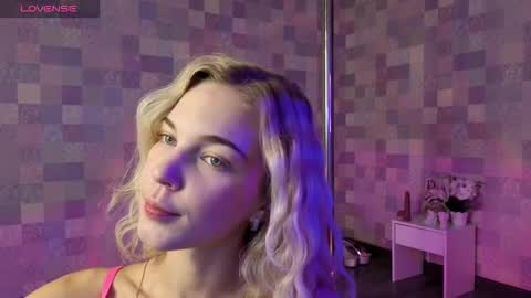 Snapshot of bella_stewartt chatting on November 2025 12:54:02 AM Bella online show from November 2025 12:54:02 AM