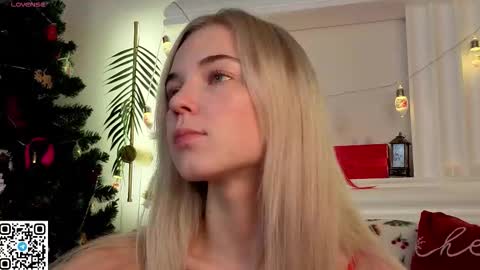 Snapshot of bella_stewartt chatting on December 2025 12:51:01 AM Bella online show from December 2025 12:51:01 AM