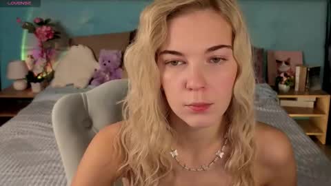 Snapshot of bella_stewartt chatting on January 2026 12:36:02 AM Bella online show from January 2026 12:36:02 AM