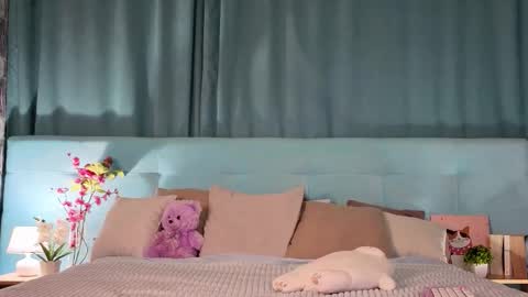 Snapshot of bella_stewartt chatting on February 2026 01:02:01 AM Bella online show from February 2026 01:02:01 AM