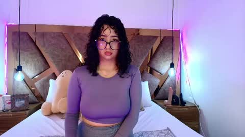 Snapshot of bella_swwan_ chatting on April 2026 01:52:02 PM Bella Swwan online show from April 2026 01:52:02 PM