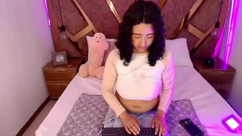 Bella Swwan  online show from May 2026 02:44:02 PM