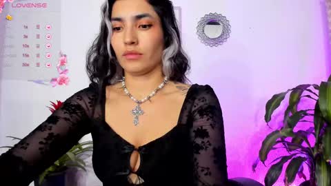 Snapshot of bella_thorne3 chatting on February 2025 11:03:01 PM Bella online show from February 2025 11:03:01 PM