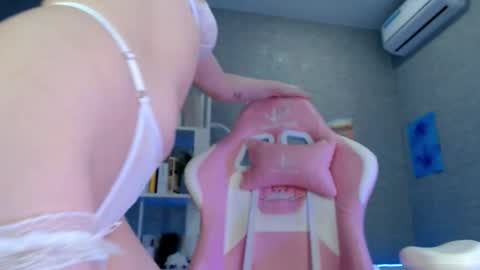 Snapshot of bella_torress chatting on October 2025 03:45:02 AM Bella Torress online show from October 2025 03:45:02 AM