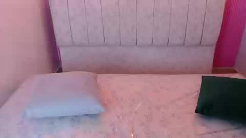 Snapshot of bella_vibes_s chatting on September 2025 09:36:01 PM Bella online show from September 2025 09:36:01 PM