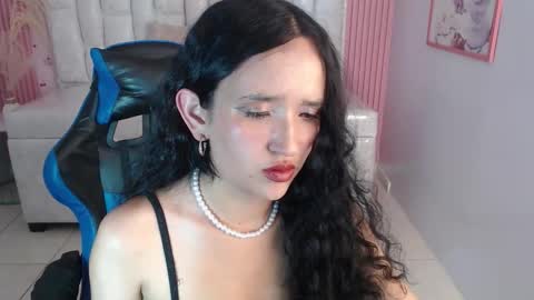 Snapshot of bella_vibes_s chatting on October 2025 08:15:02 PM Bella online show from October 2025 08:15:02 PM