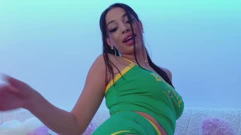 Bella online show from October 2025 07:56:01 PM