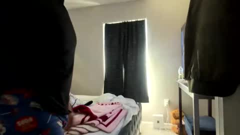 Snapshot of bellabeanz chatting on February 2026 06:15:02 PM Roxy Rain online show from February 2026 06:15:02 PM