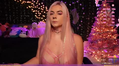 Snapshot of bellabearts chatting on December 2024 10:21:02 PM Bellalunabear trans JadePlant Cis online show from December 2024 10:21:02 PM