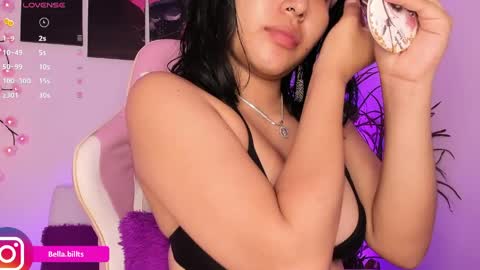 Snapshot of bellabills chatting on April 2026 01:22:01 PM Bella online show from April 2026 01:22:01 PM