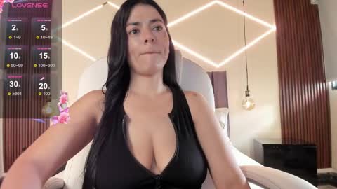 Bella Clair online show from May 2026 03:32:01 PM