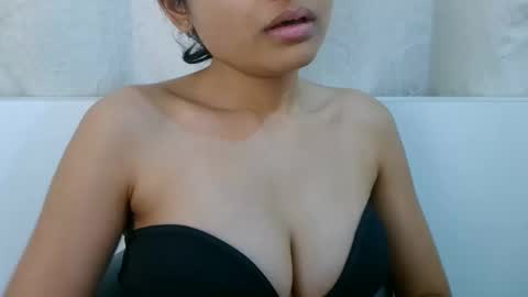 Snapshot of bellacrystall chatting on January 2026 07:57:02 AM bellacrystall online show from January 2026 07:57:02 AM