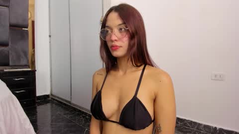 BELLA online show from November 2025 12:17:01 PM