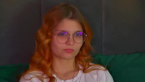 Snapshot of bellamarebelle chatting on October 2025 04:22:01 AM BellaMarebelle online show from October 2025 04:22:01 AM