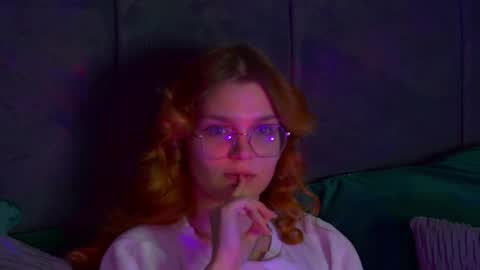 Snapshot of bellamarebelle chatting on October 2025 04:33:01 AM BellaMarebelle online show from October 2025 04:33:01 AM