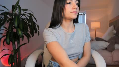 Snapshot of bellamia_ chatting on January 2025 09:40:01 PM Bella Mia online show from January 2025 09:40:01 PM