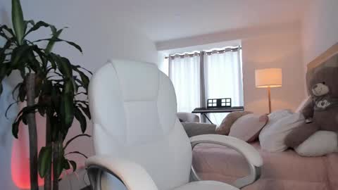 Snapshot of bellamia_ chatting on March 2025 05:16:02 PM Bella Mia online show from March 2025 05:16:02 PM