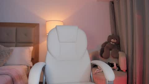 Snapshot of bellamia_ chatting on October 2025 01:17:02 AM Bella Mia online show from October 2025 01:17:02 AM