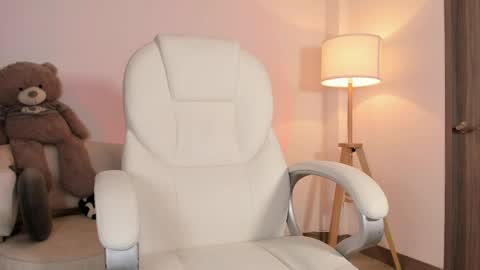 Snapshot of bellamia_ chatting on May 2026 04:19:02 AM Bella Mia online show from May 2026 04:19:02 AM