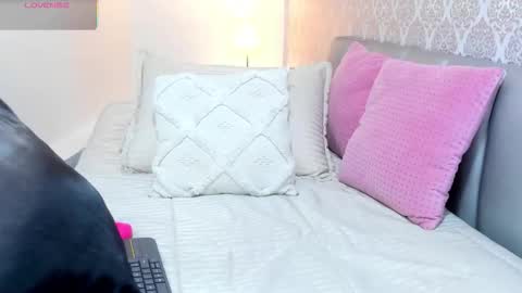 Snapshot of bellanixs chatting on December 2025 03:35:01 AM Bella Nix big tits online show from December 2025 03:35:01 AM