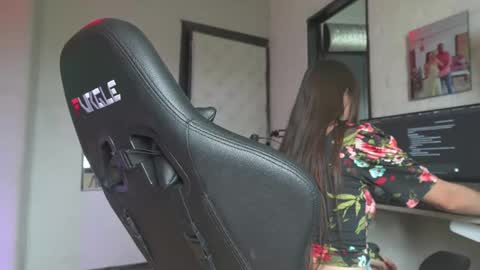 Snapshot of bellapazzia13 chatting on March 2025 05:50:02 PM online show from March 2025 05:50:02 PM