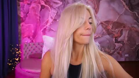 Snapshot of bellarayyy chatting on October 2025 02:23:02 AM Bella online show from October 2025 02:23:02 AM