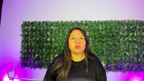 Snapshot of bellaroux1 chatting on February 2026 12:05:02 PM BellaRoux online show from February 2026 12:05:02 PM