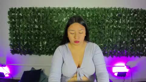 Snapshot of bellaroux1 chatting on February 2026 12:28:01 PM BellaRoux online show from February 2026 12:28:01 PM