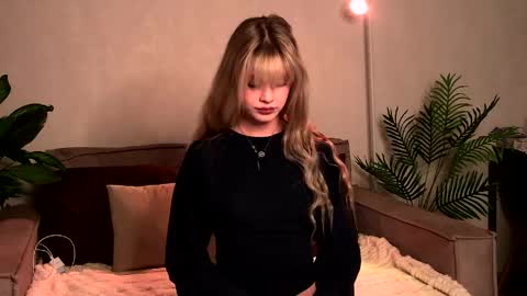 bellasecrettt online show from May 2026 04:45:01 PM