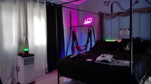 Bellaskeykeeper online show from May 2026 08:15:01 PM