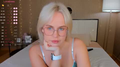 Bella online show from September 2025 01:05:01 AM