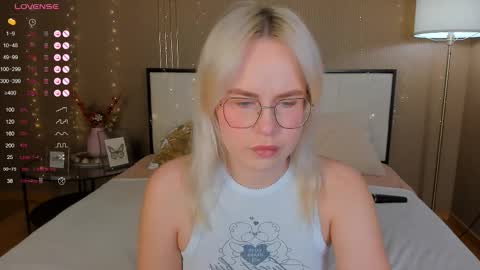 Bella online show from November 2025 12:52:02 AM