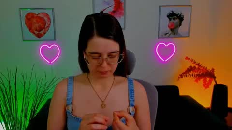 Snapshot of bellatrixllestrange chatting on February 2025 05:59:01 PM Bella. Ntmu online show from February 2025 05:59:01 PM