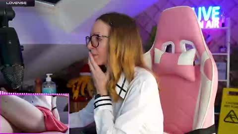 Snapshot of belle_alice chatting on February 2025 10:42:01 AM Alice online show from February 2025 10:42:01 AM