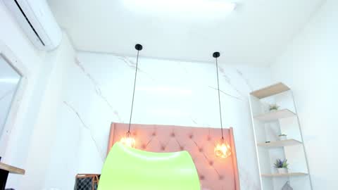 Snapshot of belle_brunette chatting on January 2025 03:39:02 AM belle online show from January 2025 03:39:02 AM