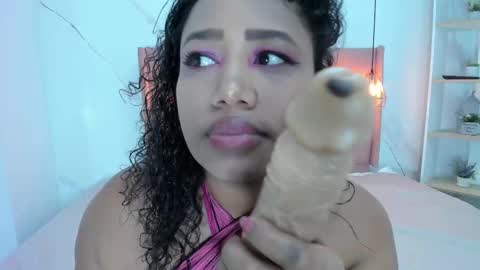 Snapshot of belle_brunette chatting on February 2025 10:14:01 PM belle online show from February 2025 10:14:01 PM