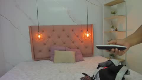 Snapshot of belle_brunette chatting on December 2025 12:10:02 PM belle online show from December 2025 12:10:02 PM