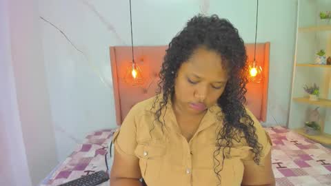 Snapshot of belle_brunette chatting on December 2025 11:06:01 AM belle online show from December 2025 11:06:01 AM