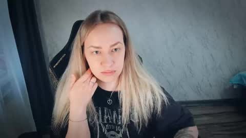 Your Annabelle Wolf  online show from May 2026 06:03:01 PM
