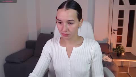 Bella online show from October 2025 01:17:02 AM