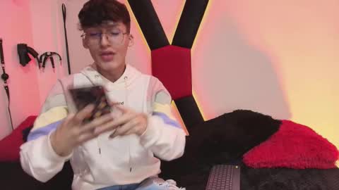 Neon online show from November 2025 11:20:02 AM