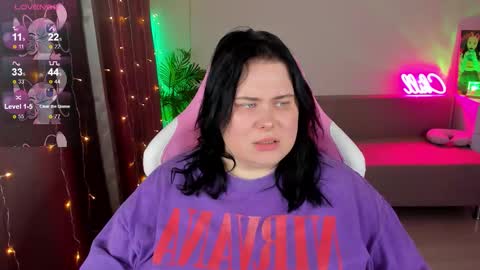 LinaBoo online show from November 2025 01:21:02 PM